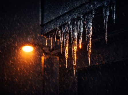 Коли халатність падає з даху. Падіння бурульок: хто відповідає за травми та збитки